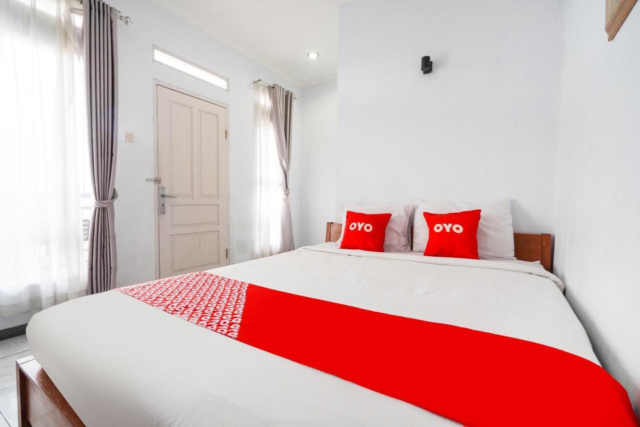 Oyo 91561 Gandhi Hotel บันดุง ภายนอก รูปภาพ