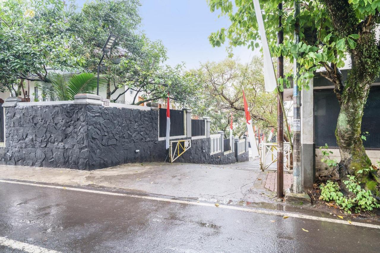 Oyo 91561 Gandhi Hotel บันดุง ภายนอก รูปภาพ
