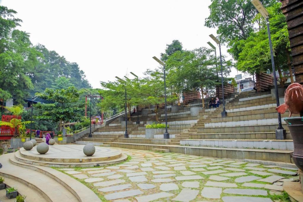 Oyo 91561 Gandhi Hotel บันดุง ภายนอก รูปภาพ