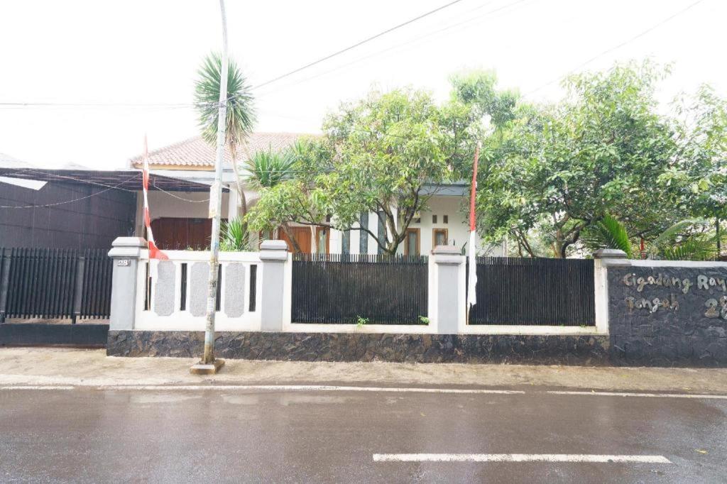 Oyo 91561 Gandhi Hotel บันดุง ภายนอก รูปภาพ