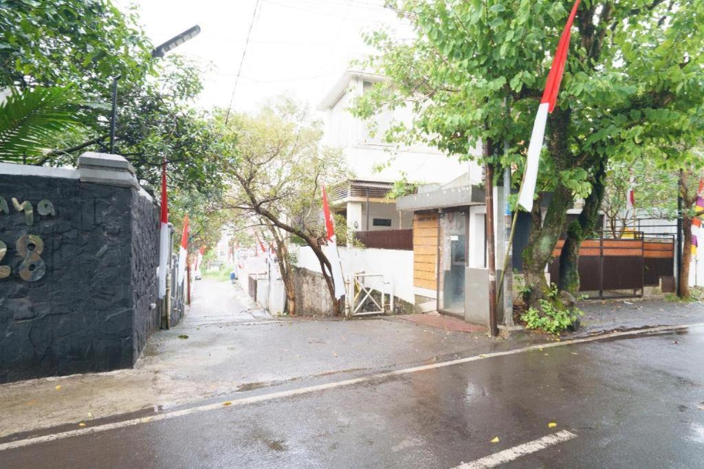 Oyo 91561 Gandhi Hotel บันดุง ภายนอก รูปภาพ