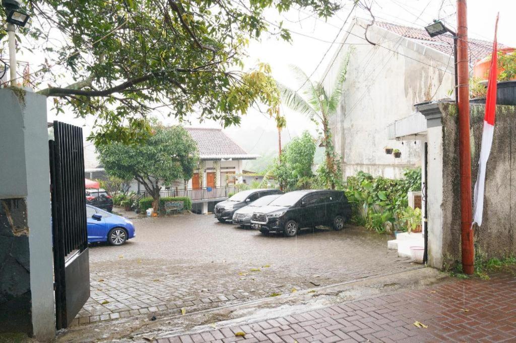Oyo 91561 Gandhi Hotel บันดุง ภายนอก รูปภาพ