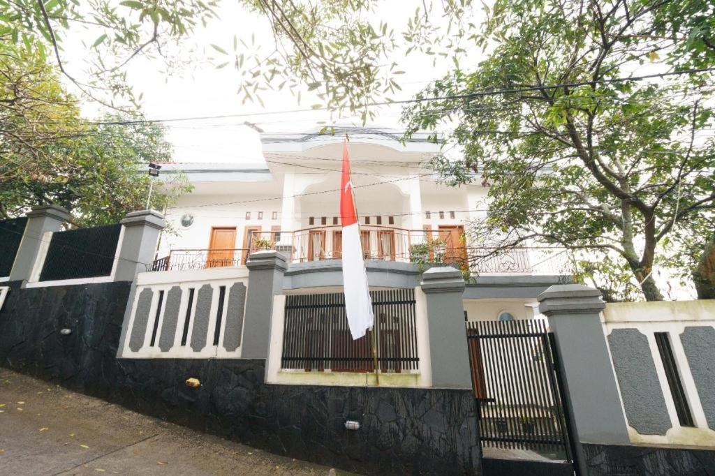 Oyo 91561 Gandhi Hotel บันดุง ภายนอก รูปภาพ
