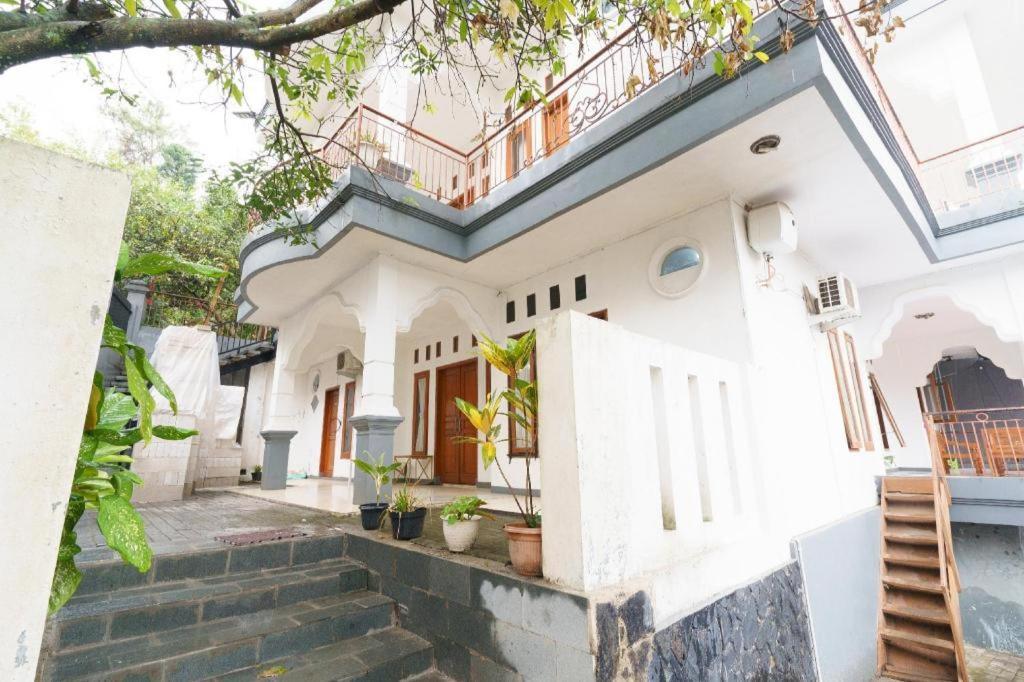 Oyo 91561 Gandhi Hotel บันดุง ภายนอก รูปภาพ